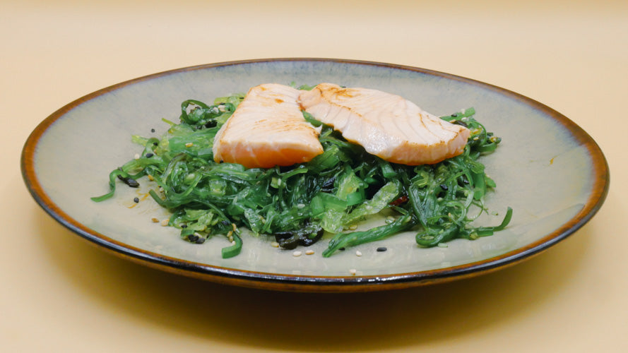 Wakame Salmon - Sushitaxi Göttingen - Lieferservice für asiatisches Essen in Göttingen & Rosdorf